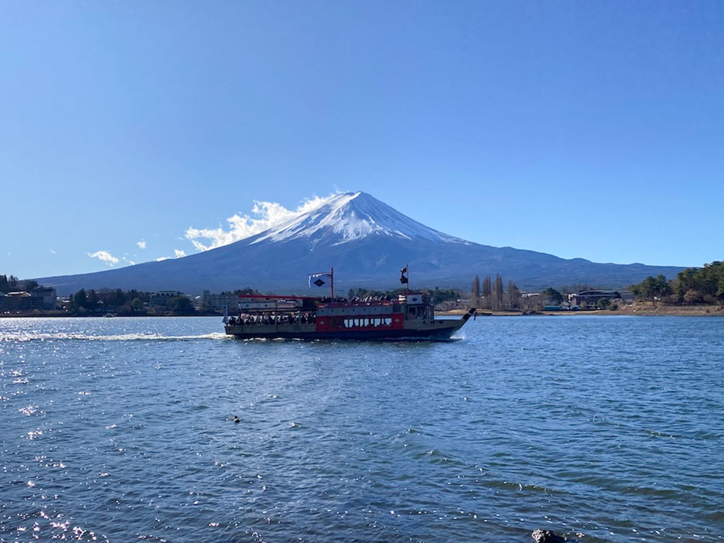 仕事の途中で思わず足を止めた富士山
