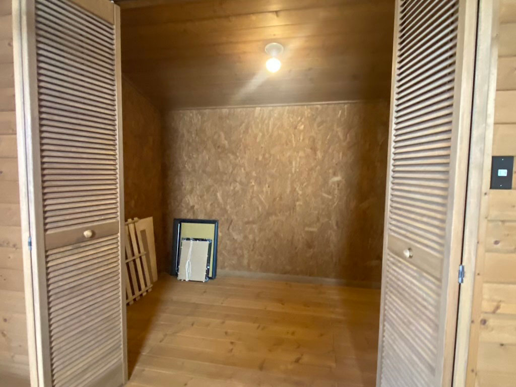 長岡市下々条町 BESSのログハウス