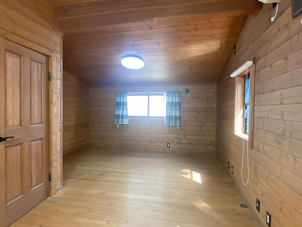 長岡市下々条町 BESSのログハウス