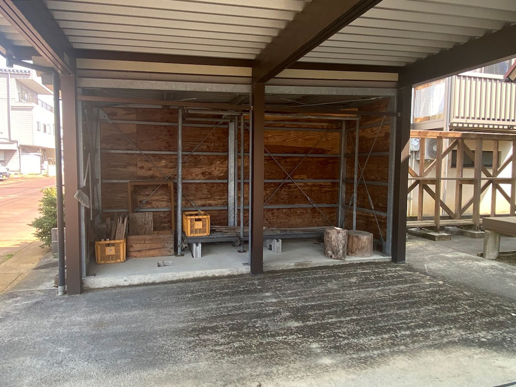 長岡市下々条町 BESSのログハウス