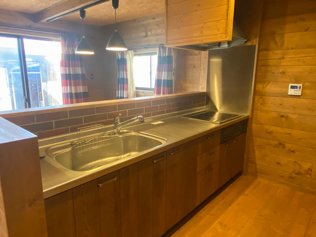 長岡市下々条町 BESSのログハウス