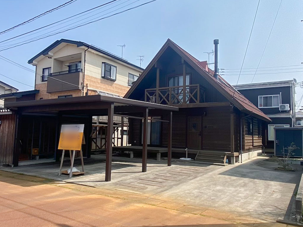 長岡市下々条町 BESSのログハウス