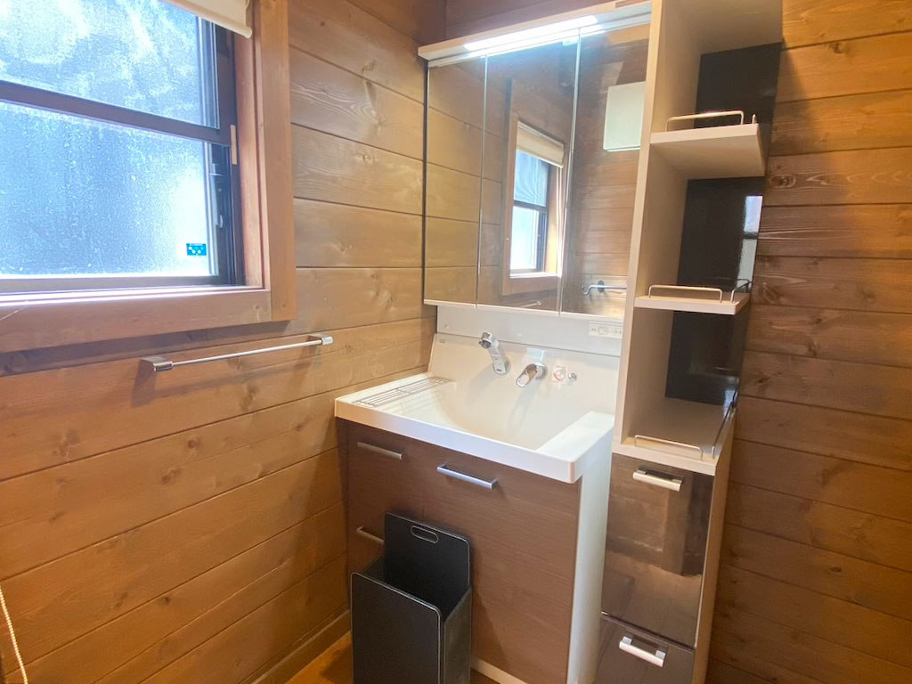 長岡市下々条町 BESSのログハウス